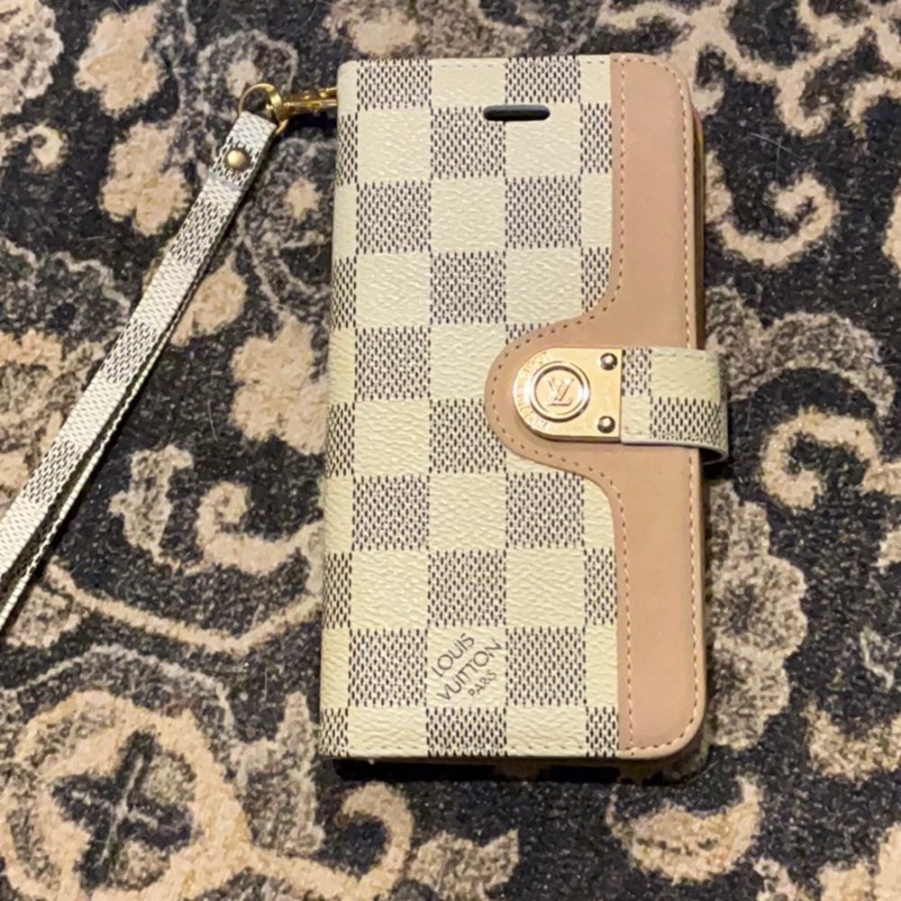 Louis Vuitton Checkered Phone Case - Beige and Cream